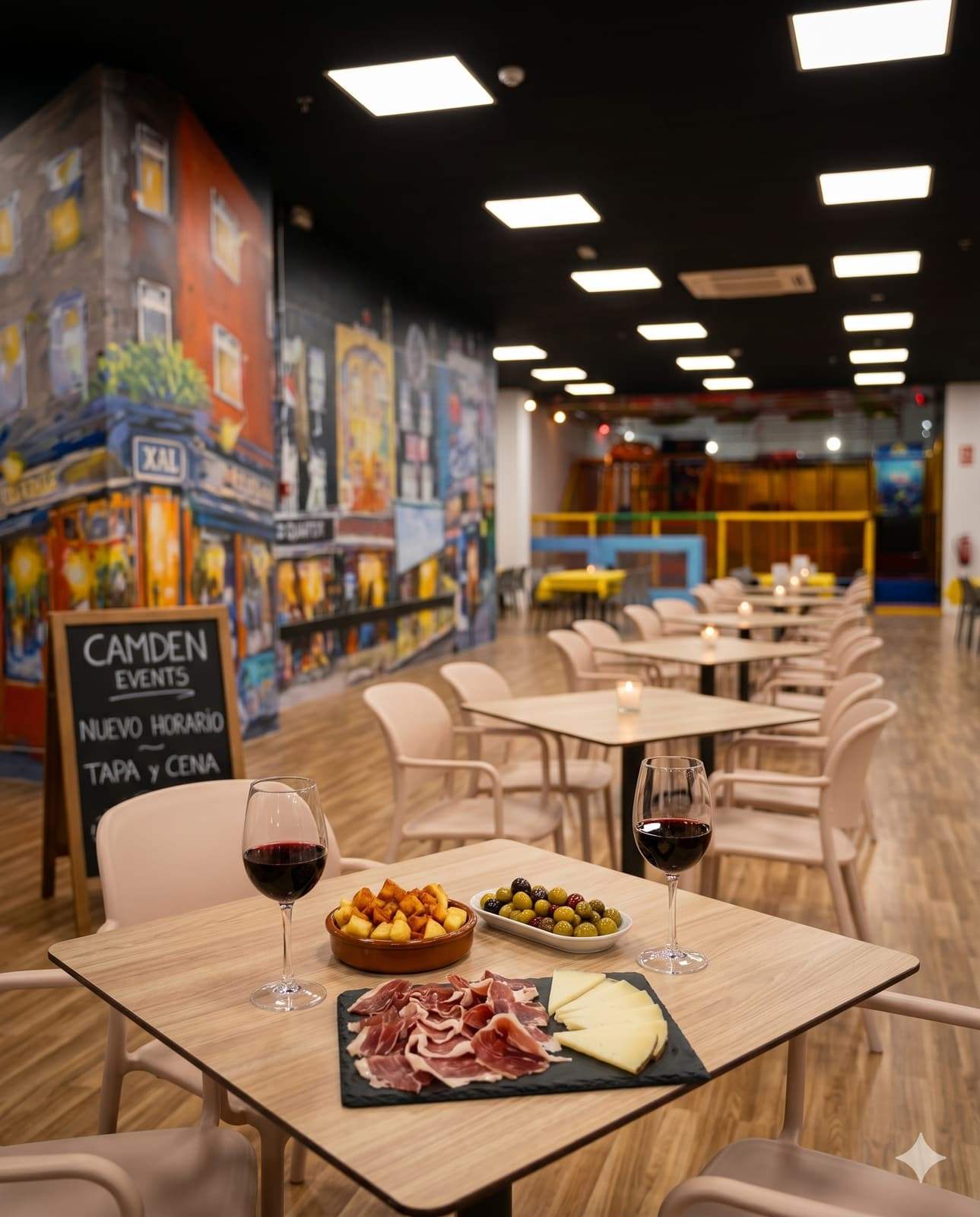 Mesa de tapeo con vino, jamón y queso en Camden Events